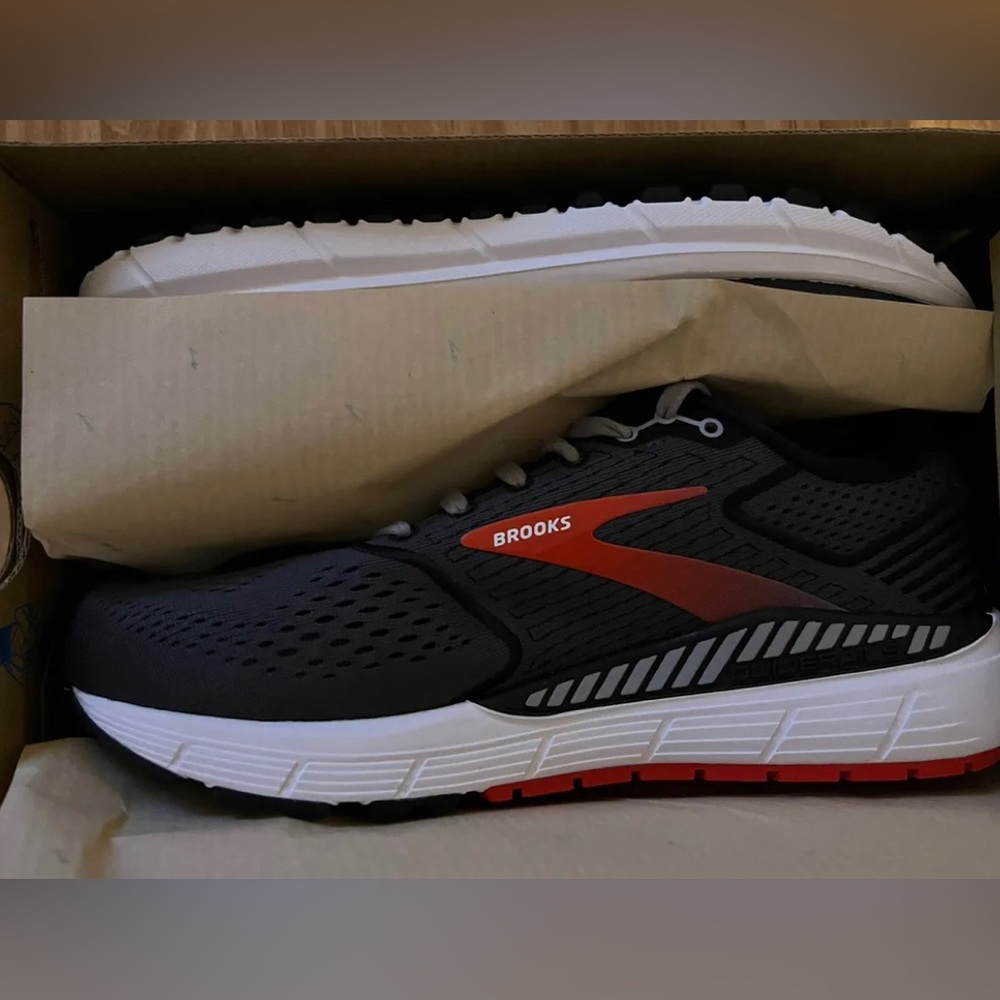 Brooks Beast 20 Mens Running Shoes size 9.5